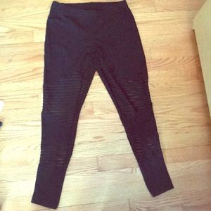 Black striped leggings